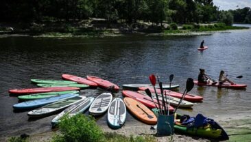 Жарка погода в Україні з короткочасними дощами