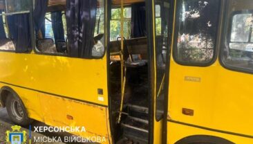 Окупанти завдали удару по маршрутці в Херсоні: є жертви