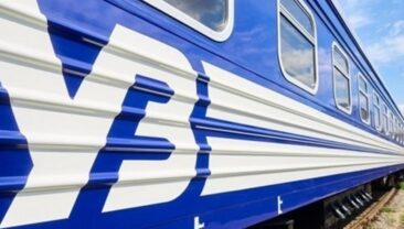 Десятки поїздів УЗ затримуються – українці незламно чекають