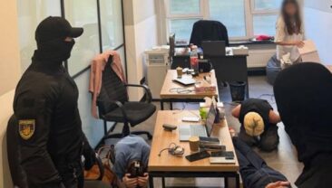 У Києві припинили роботу шахрайського колл-центра, що обманював американців