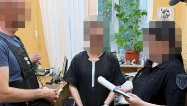 В Дніпропетровській області викрили чиновників міграційної служби, які допомагали виїжджати військовим за кордон