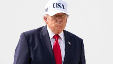 Трамп презентує макет нової банкноти з власним підписом
