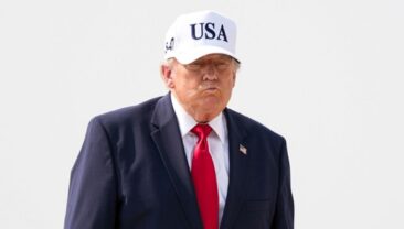 Трамп показав нову 100-доларову купюру зі своєю підписом