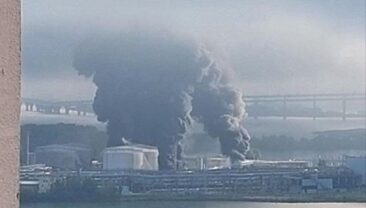 Атака дронів на Санкт-Петербург: пожежі на нафтовому терміналі