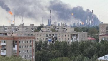 Дрони вперше атакували найбільший НПЗ в Росії