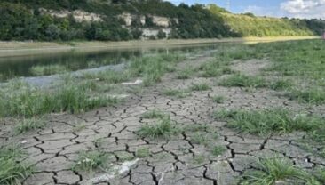 Обміління Дністра: у Хотині вдаються до героїчних заходів
