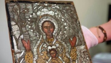 Київські митники попередили спробу незаконного вивозу старовинної ікони в Таїланд