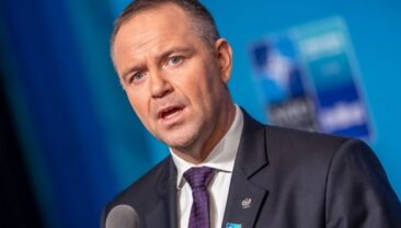 Президент Польщі висловився про заборону червоно-чорного прапора УПА