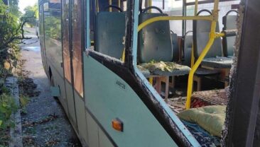 Захисники Херсона протистоять агресорам: атака на маршрутку та зупинку