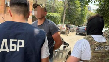 На Буковині затримано військового, який намагався вивезти уклонистів за кордон