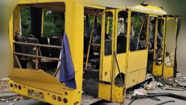 Окупанти атакували маршрутку у центрі Херсона: серед постраждалих — мирні жителі
