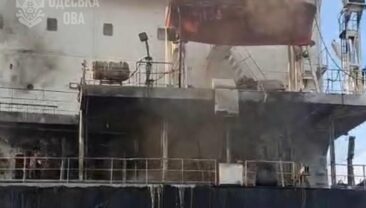 Російський безпілотник атакував цивільне судно в Одесі: двоє загиблих