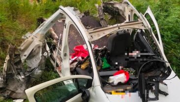 Окупанти завдали удару по автомобілю на Харківщині: водій загинув