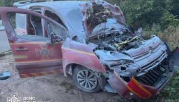 У Краматорську FPV-дрон атакував автомобіль рятувальників