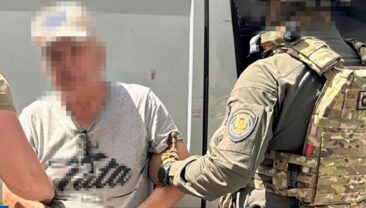 В Херсоні чоловік сприяв агресорам у відновленні роботи заводу