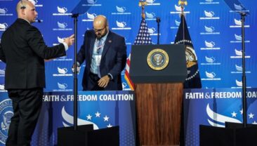 Технічний співробітник Трампа підозрюється у ставках на слова президента