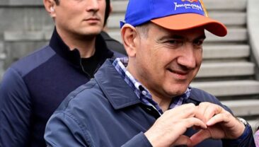 Росія вимагає перевірити походження іранських квітів