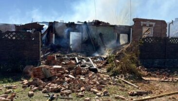 Атака дронів у Дергачах: постраждали поліцейські та зруйновано житловий будинок