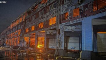 Окупанти атакували склади під Києвом – українські герої захищають свою землю