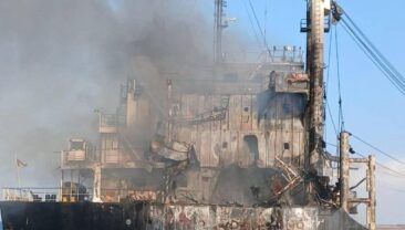 Смолячи сльози за втратами: удар по судну під Одесою забрав життя українських героїв