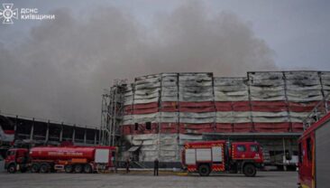 В Київській області ліквідували масштабний пожежу після ракетної атаки