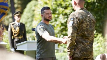 Зеленський вручив державні нагороди захисникам України, 172 з яких – посмертно