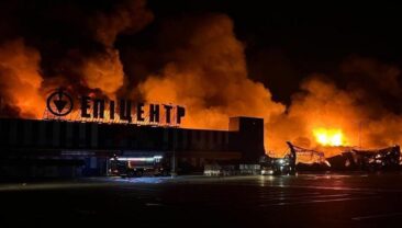 В Сумах після удару БПЛА палає Епіцентр