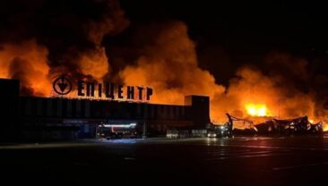 У Сумах після атаки FPV-дрона виник масштабний пожар