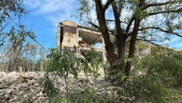 Авіаудар по Славянску: постраждали люди та зруйновані будівлі