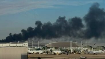 Масштабний пожежа поблизу аеропорту Шарль-де-Голль