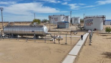 Казахстан скоротив видобуток нафти через атаки на танкери