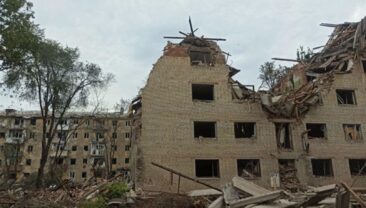 Авиаудар по Славянску: 14 мирних жителів постраждали