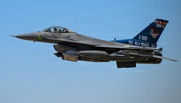 США продовжують удари по іранським військовим об’єктам