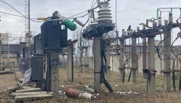 Внаслідок обстрілів окупантами: нові відключення електроенергії в п’яти областях України