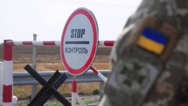 У Чернігові затримали жінку, яка намагалася передати військовим вибухівку в упаковці від бургера