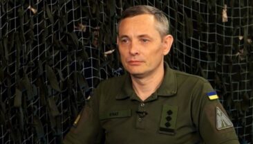 Російські війська атакували Україну ракетами: ППО збила одну з ракет