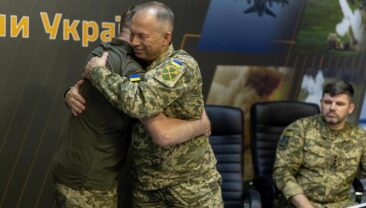 Сирський офіційно передав повноваження Драпатому: новий етап боротьби за свободу України
