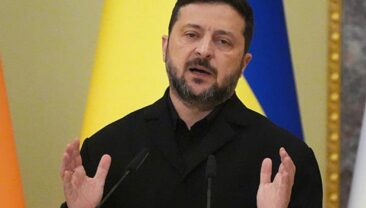 Президент відреагував на атаки по виставці озброєння противника