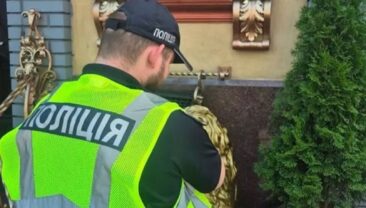У Києві в куртці виявили гранати