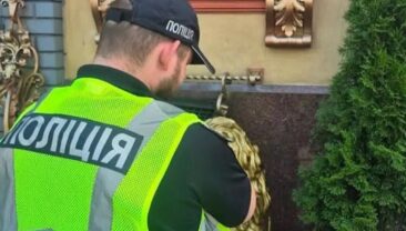 В Києві біля ресторану виявили гранати в покинутій куртці