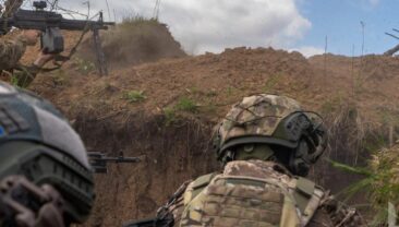 Окупанти намагаються просунутися на Харківщині, але українці лишаються непокірними героями