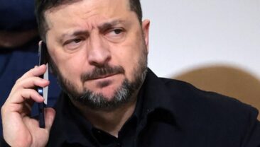Зеленський обговорив з Макроном можливості для миру та допомоги Франції під час пожеж