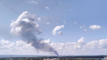 Атака дронів на Лукойл-Пермнафтооргсинтез: пожежа на НПЗ