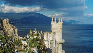 Головні події 29 липня: Зеленський про Крим, вибухи в Києві та обстріли НПЗ