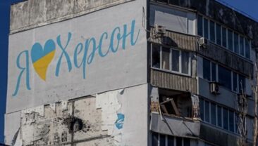 Окупанти скинули три авіабомби на Херсон: є жертва