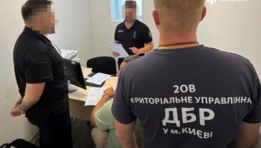 Розкрито схему незаконного видалення даних з реєстру за 2500 доларів.