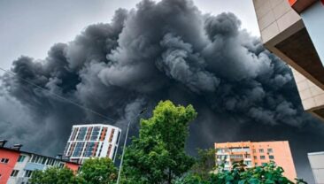 Пожежа на складі DNS у Владивостоку