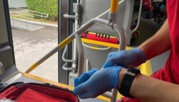 Внаслідок атаки дрона в Херсоні загинув чоловік, ще один отримав поранення