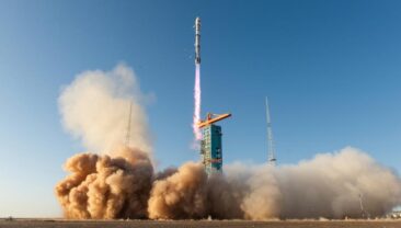 Китаю вперше вдалося посадити на суходіл перший ступінь ракети-носія