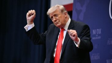 США вводять програму візового залогу для громадян 50 країн